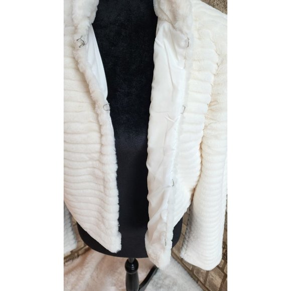 NWT Betsey Johnson FAUX FUR Ivory cream white cropped coat jacket long sleeves S - Picture 5 of 9